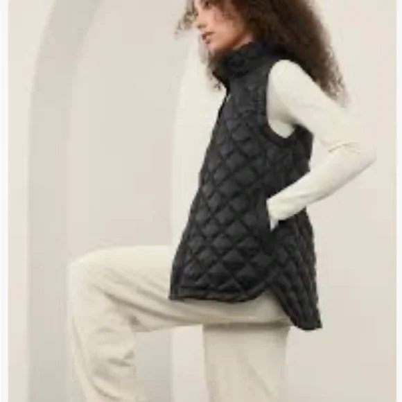 Whisper Featherless Puffer Vest - Picture 4 of 4